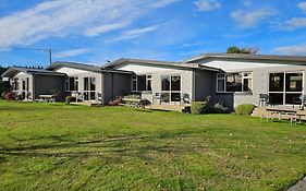 Lakeside Motel & Apartments